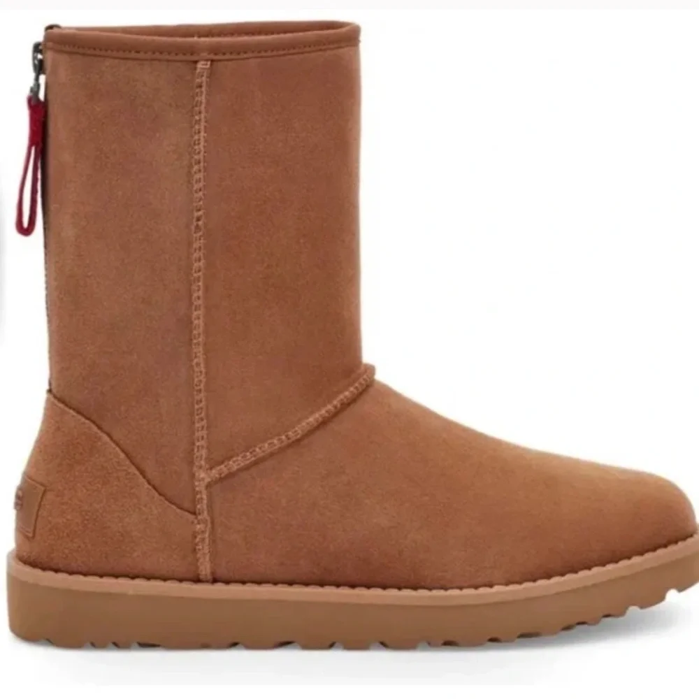 NIB $180 UGG Classic Short Logo Boot in Chestnut - size 7!